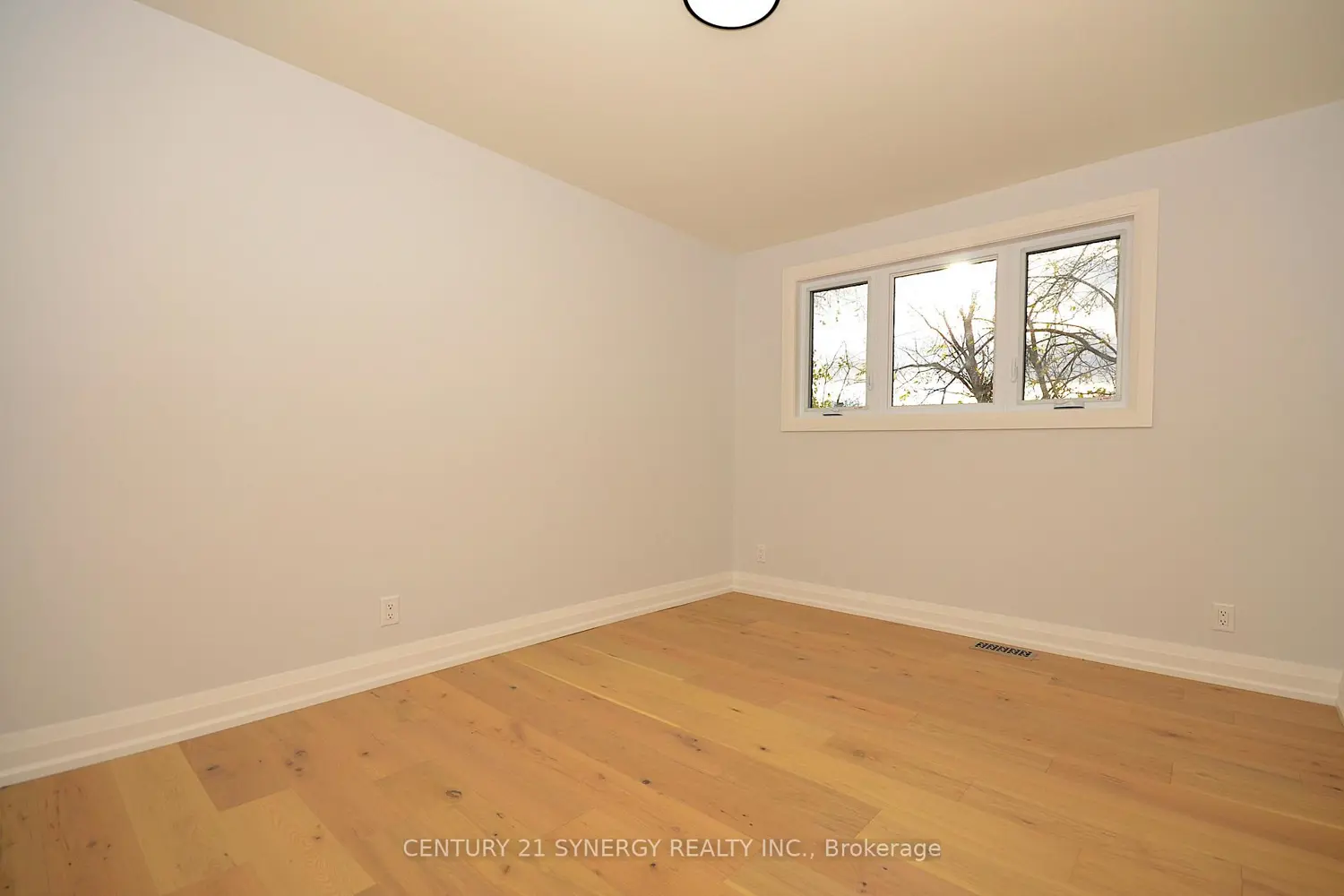 Additional image 14 of 660 Hochelaga Street 34