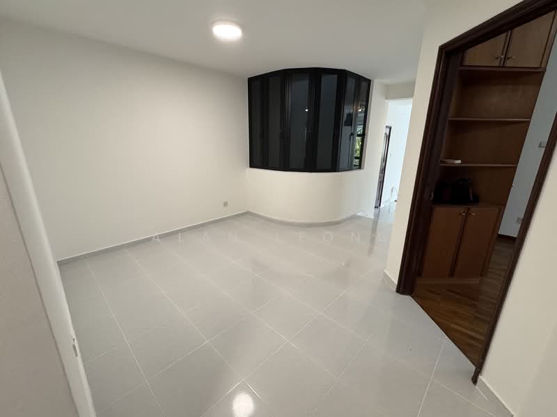 Additional image 7 of Loyang Besar Close