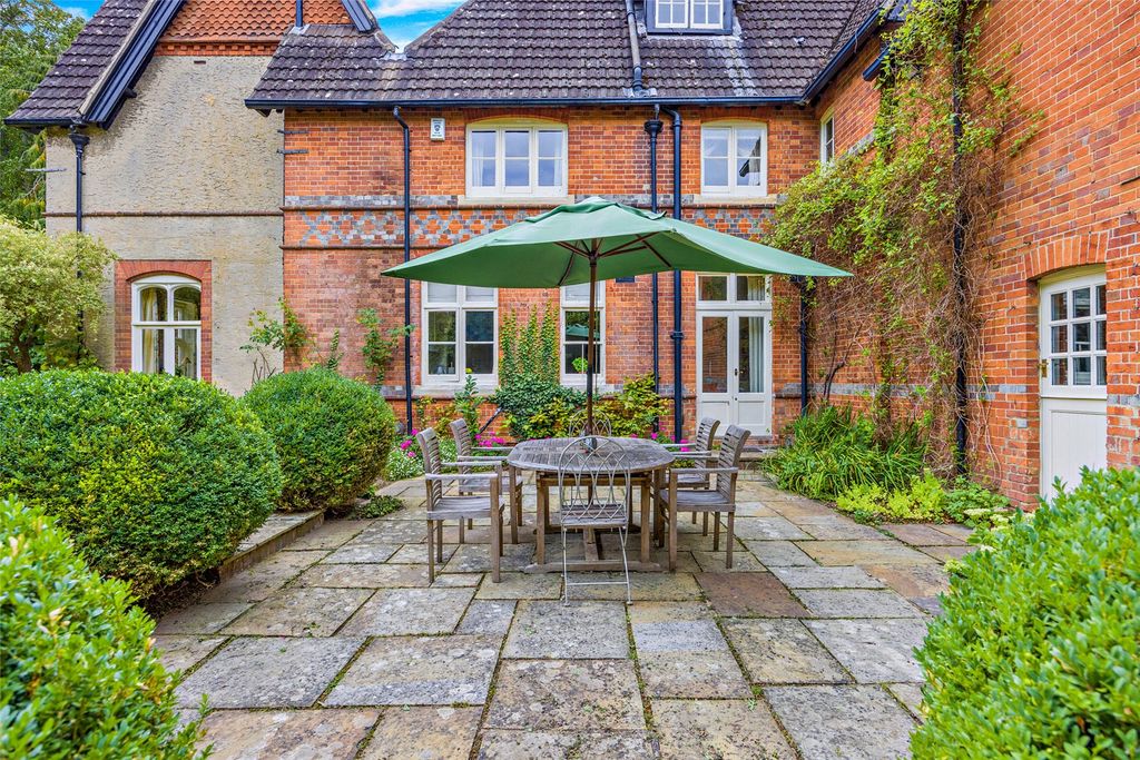 Additional image 3 of 6 bed detached house for saleDonnington, Newbury, Berkshire RG14