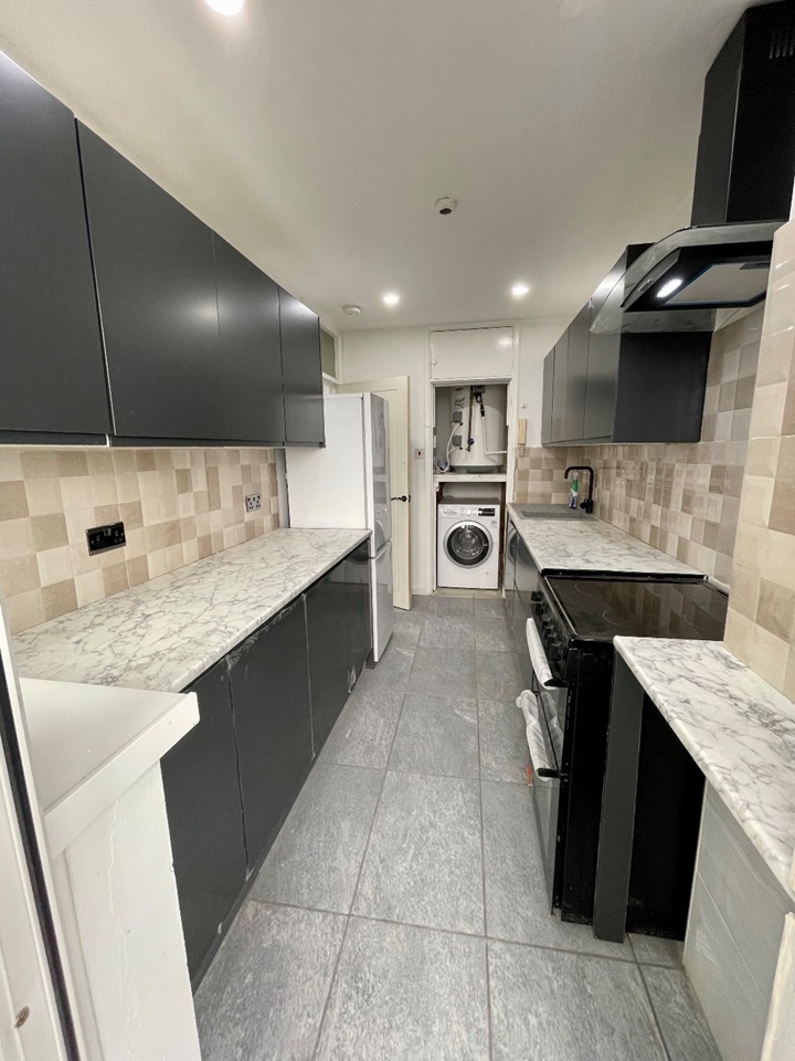 Additional image 5 of 3 Bed Flat, Warwick Crest, B15, N1 7GU