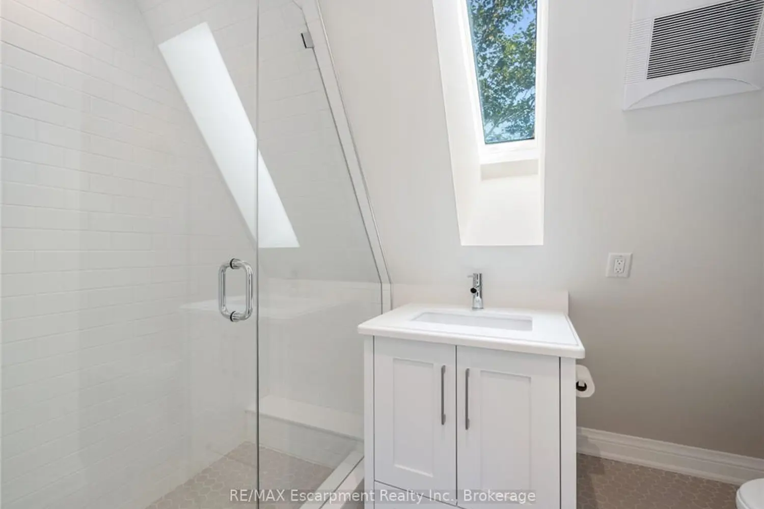 Additional image 16 of 3087 Lakeshore Road