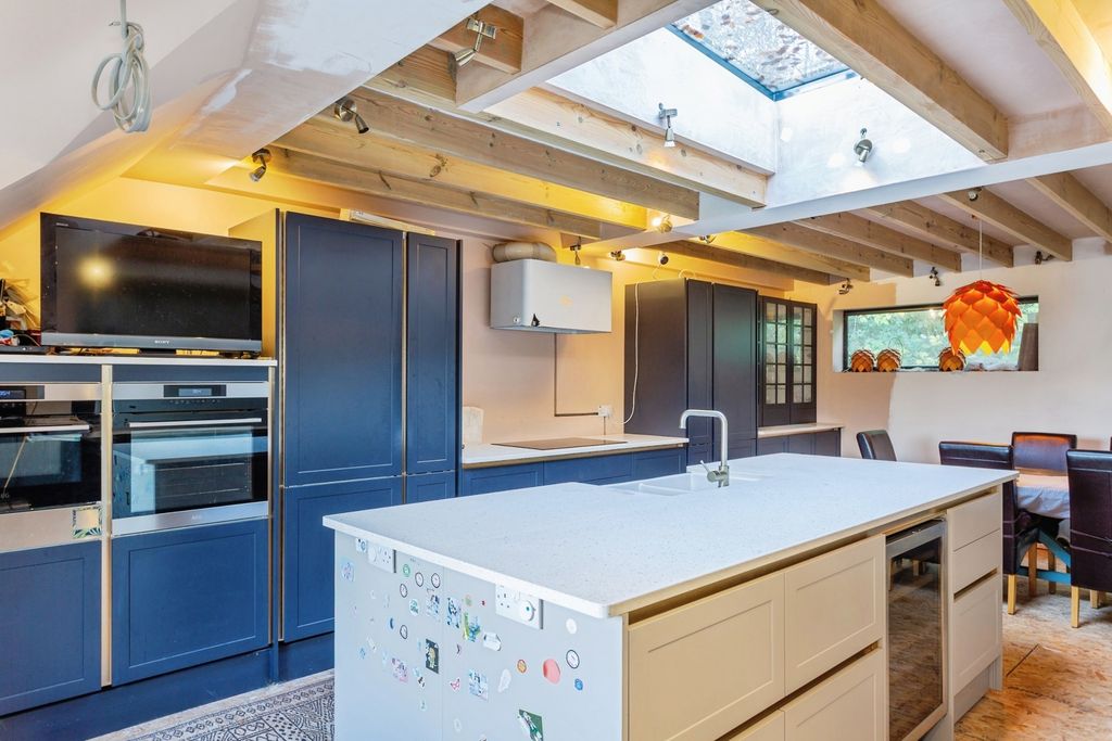 Additional image 7 of 4 bed detached house for saleCherry Tree Avenue, Haslemere, Surrey GU27