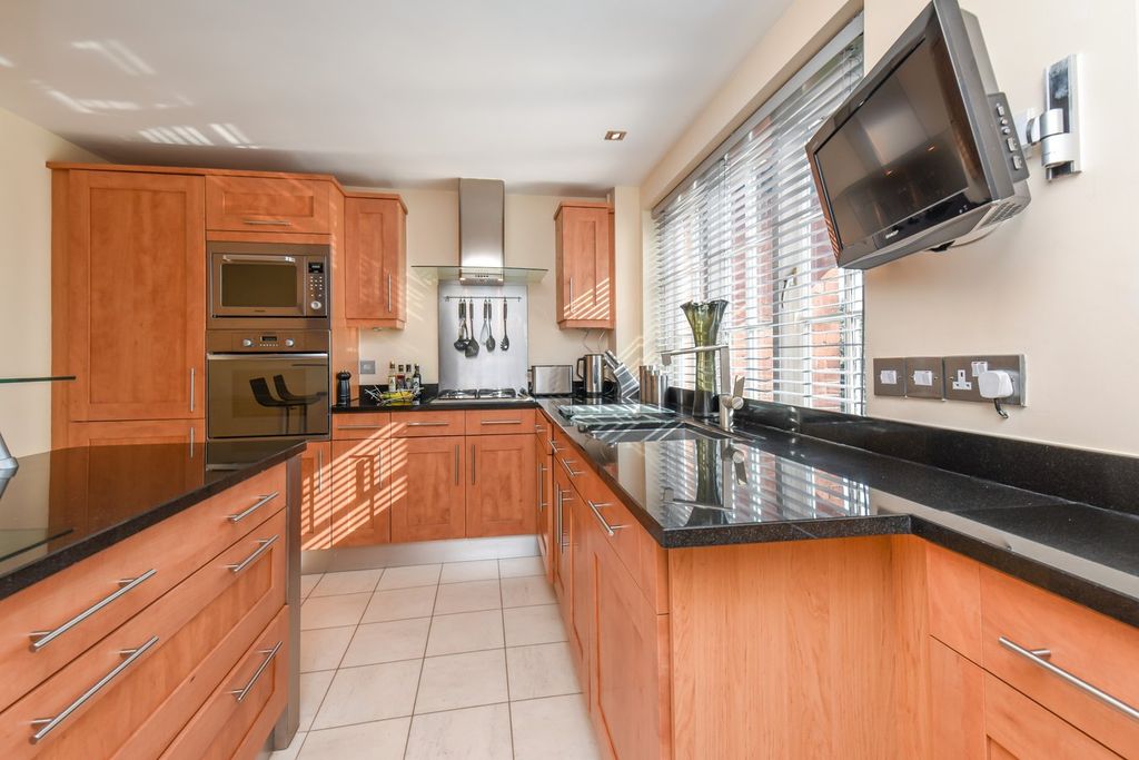 Additional image 5 of 3 bed flat for saleHenley Road, Claverdon, Warwickshire CV35