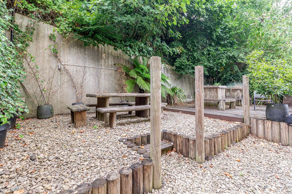 Additional image 14 of 3 bed flat for saleHolywell Road, Malvern WR14