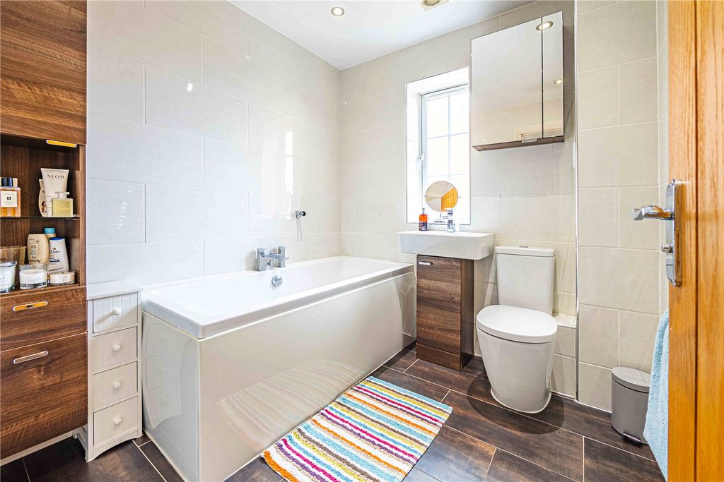 Additional image 14 of 4 bed detached house for saleDunstable Road, Caddington, Central Bedfordshire LU1