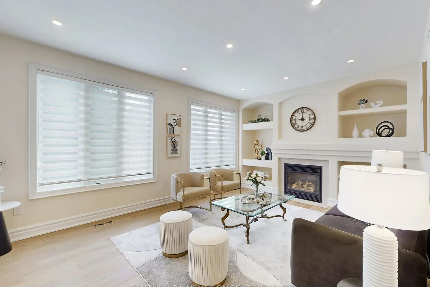 2208 Glengrove Crescent photo 3