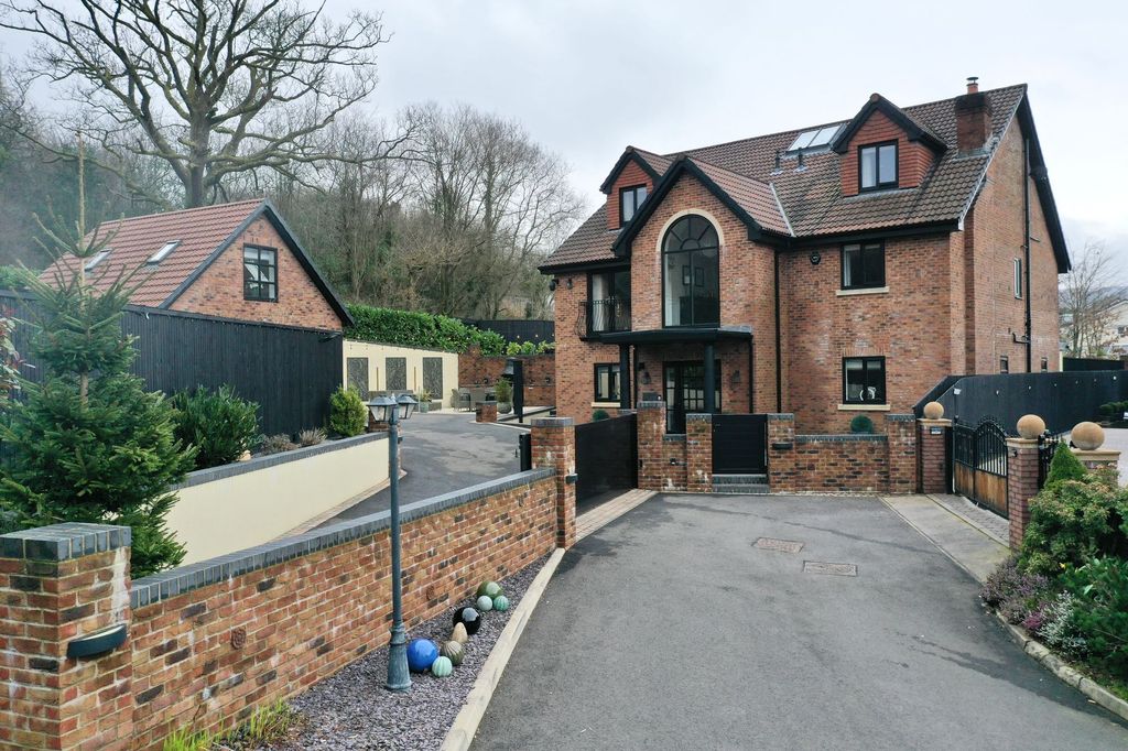 Additional image 8 of 5 bed detached house for saleOak Tree Rise, Newbridge NP11