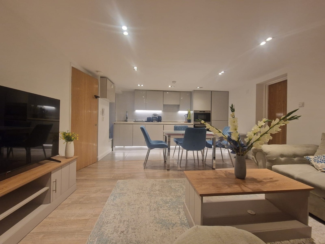 1 Bed Flat, Lavender Hill, SW11, N1 7GU