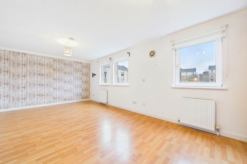 2 bed flat for saleWoodburn Park, Hamilton ML3 photo 4