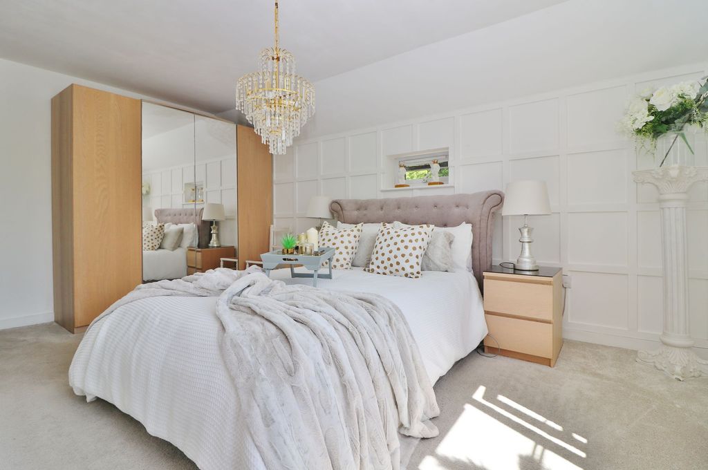 5 bed detached house for saleSt. Johns Road, Hedge End SO30 photo 4