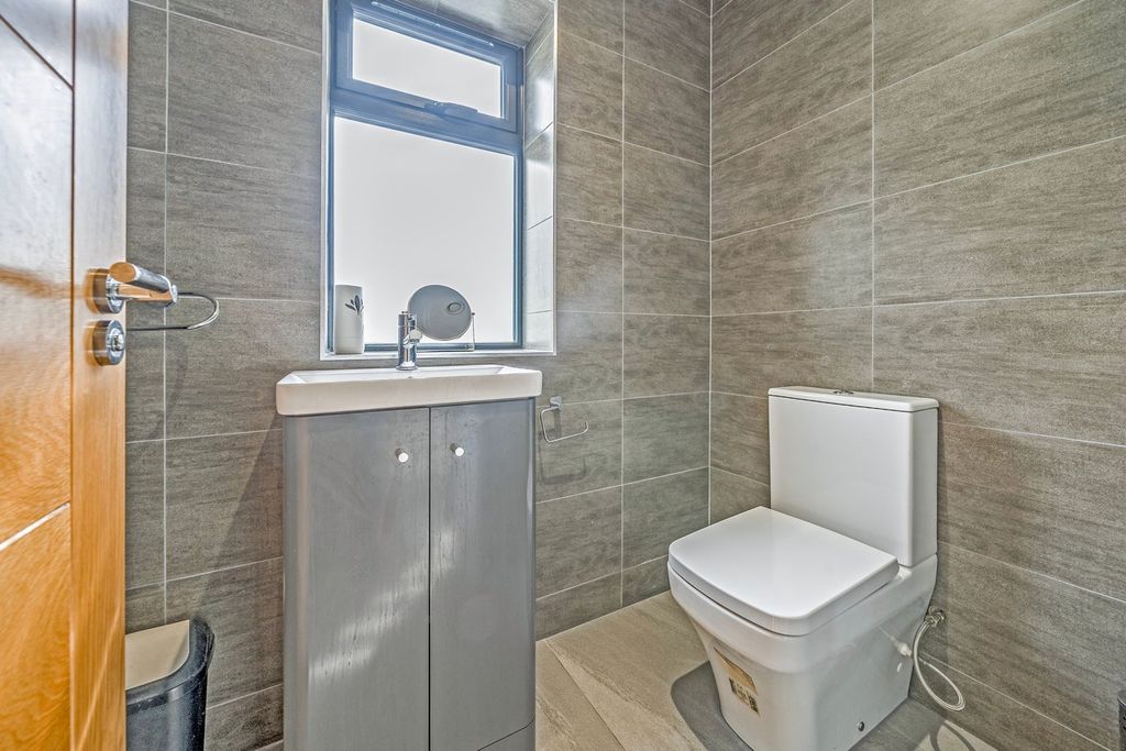Additional image 16 of 8 bed detached house for saleGreen End Road, Kempston, Bedford MK43