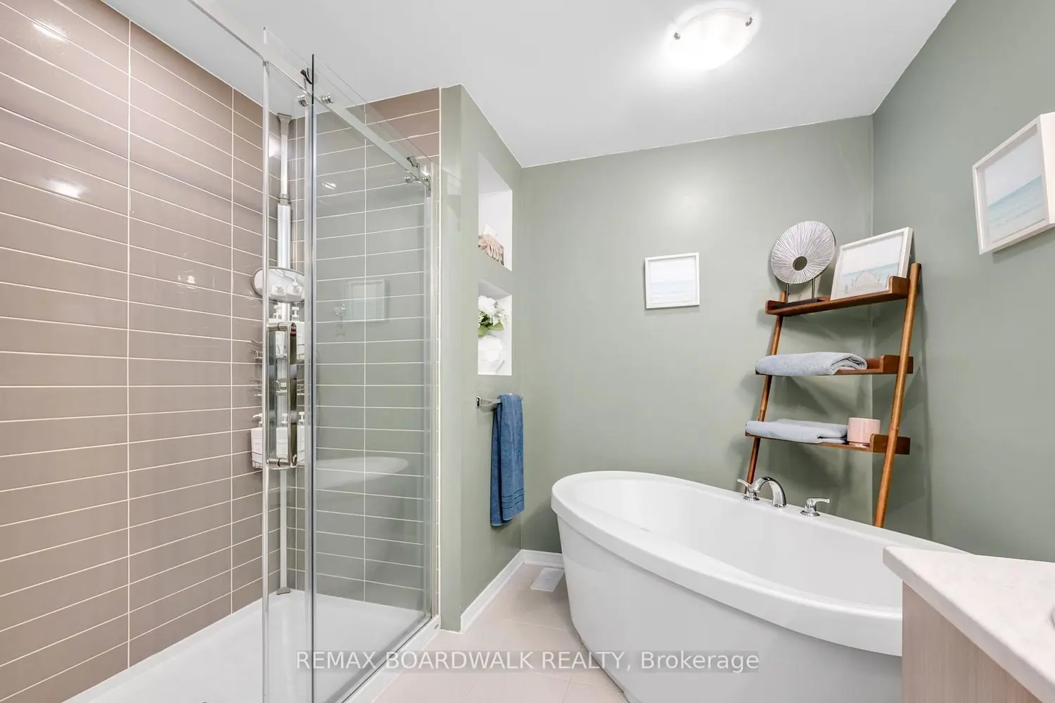 Additional image 15 of 302 Haliburton Heights