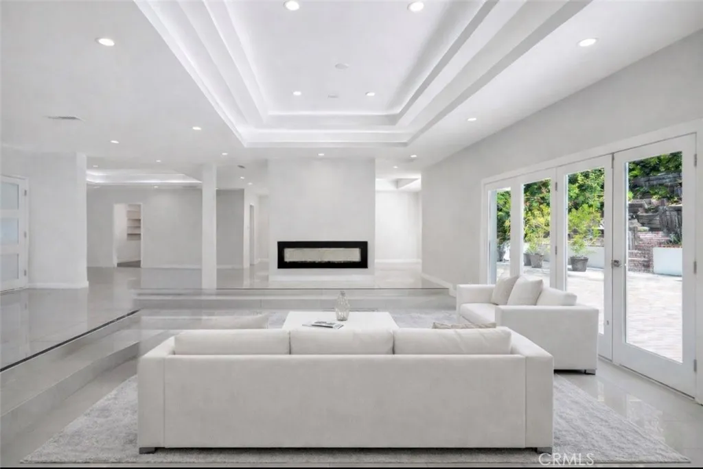 Additional image 33 of 4450 Hayvenhurst Ave, Encino, CA 91436