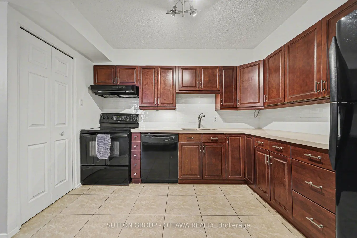Additional image 3 of 200 Bay Street 1004