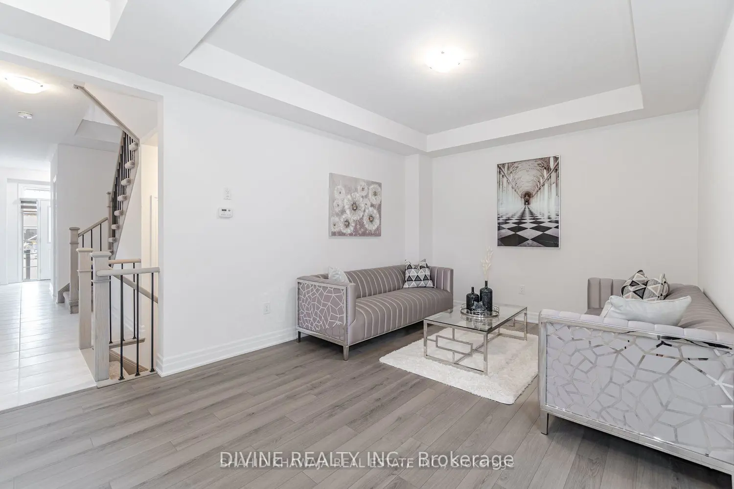 9241 White Oak Avenue photo 4