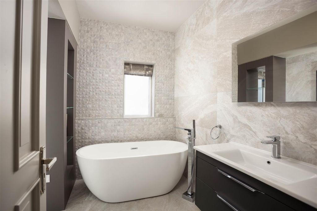 Additional image 10 of 6 bed detached house for saleSandmoor Avenue, Alwoodley, Leeds LS17