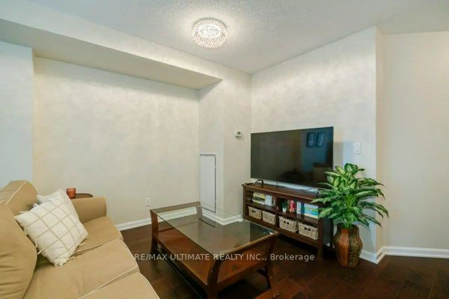 Additional image 9 of 140 Simcoe Street 1004