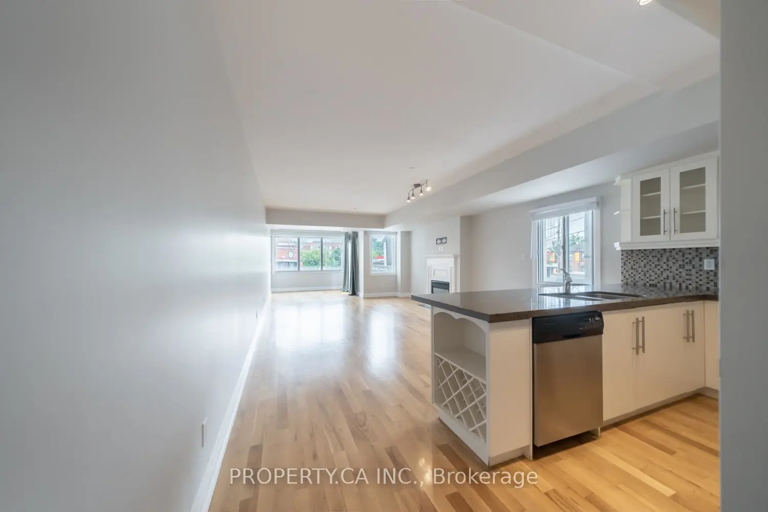 473 Dupont Street 2