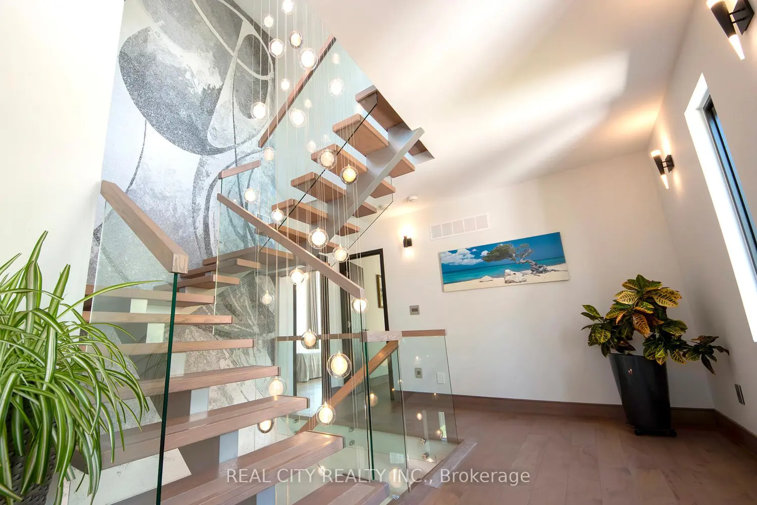 Additional image 2 of 662 Byngmount Avenue