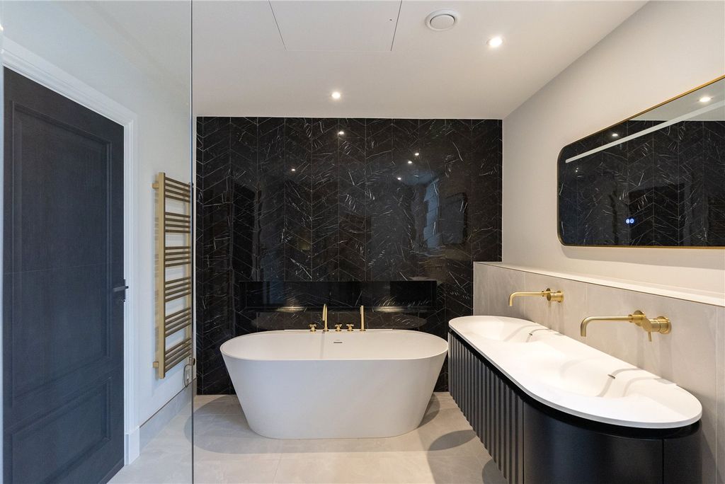 Additional image 7 of 2 bed flat for saleLeigh Court Close, Cobham KT11