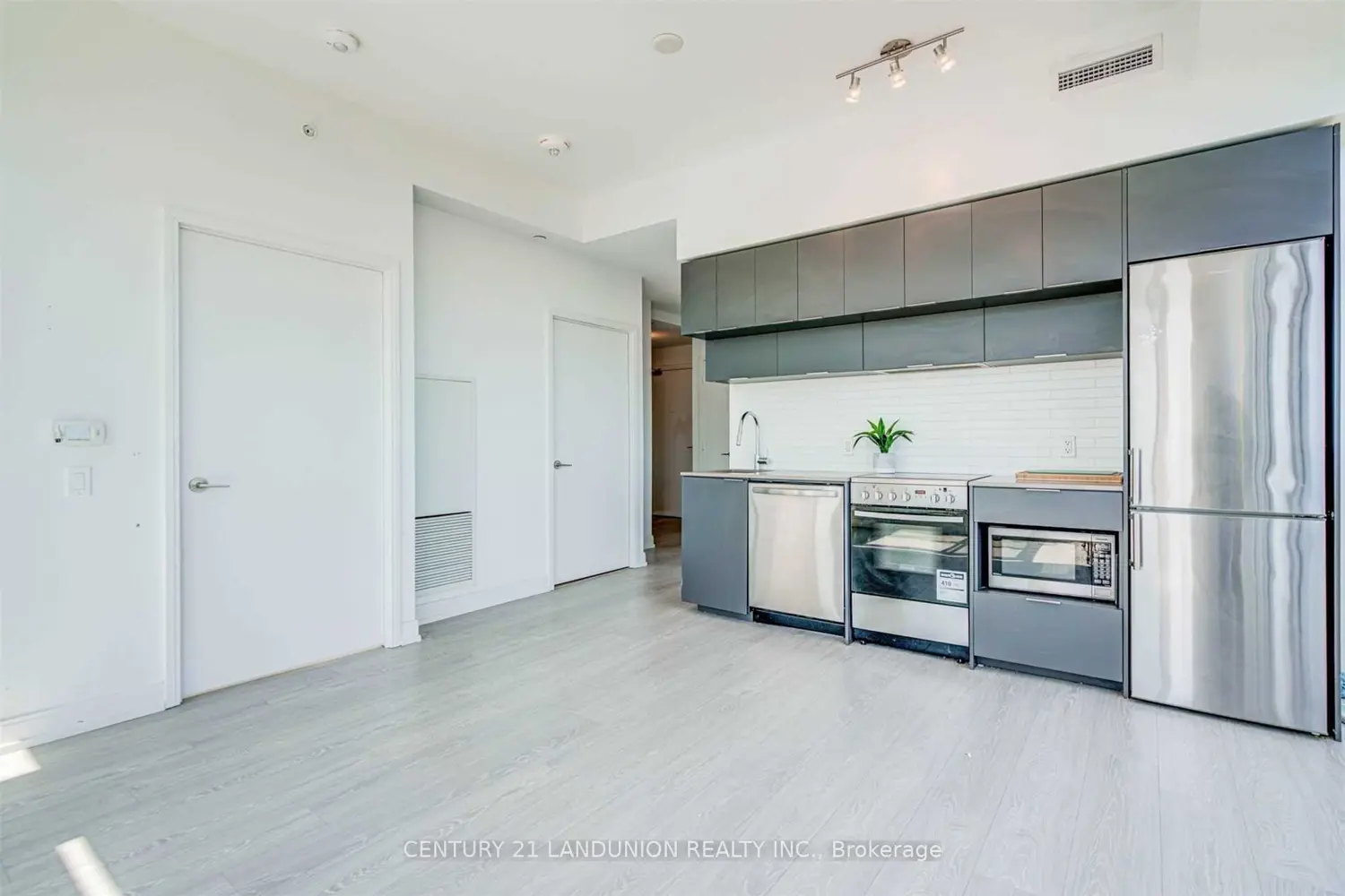 181 Dundas Street 2905 photo 4