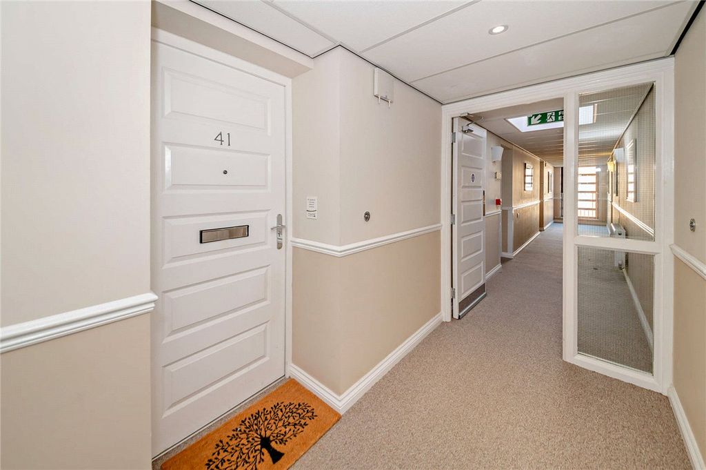 Additional image 4 of 2 bed flat for saleWest Street, Newbury, Berkshire RG14