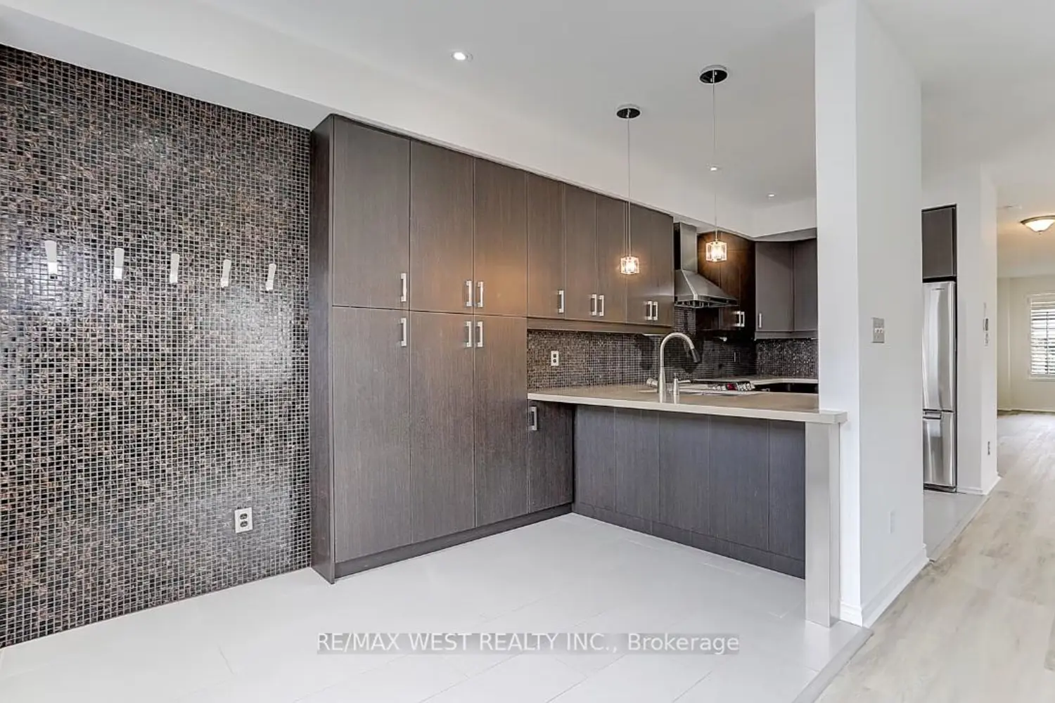 Additional image 6 of 11 Dancer's Drive