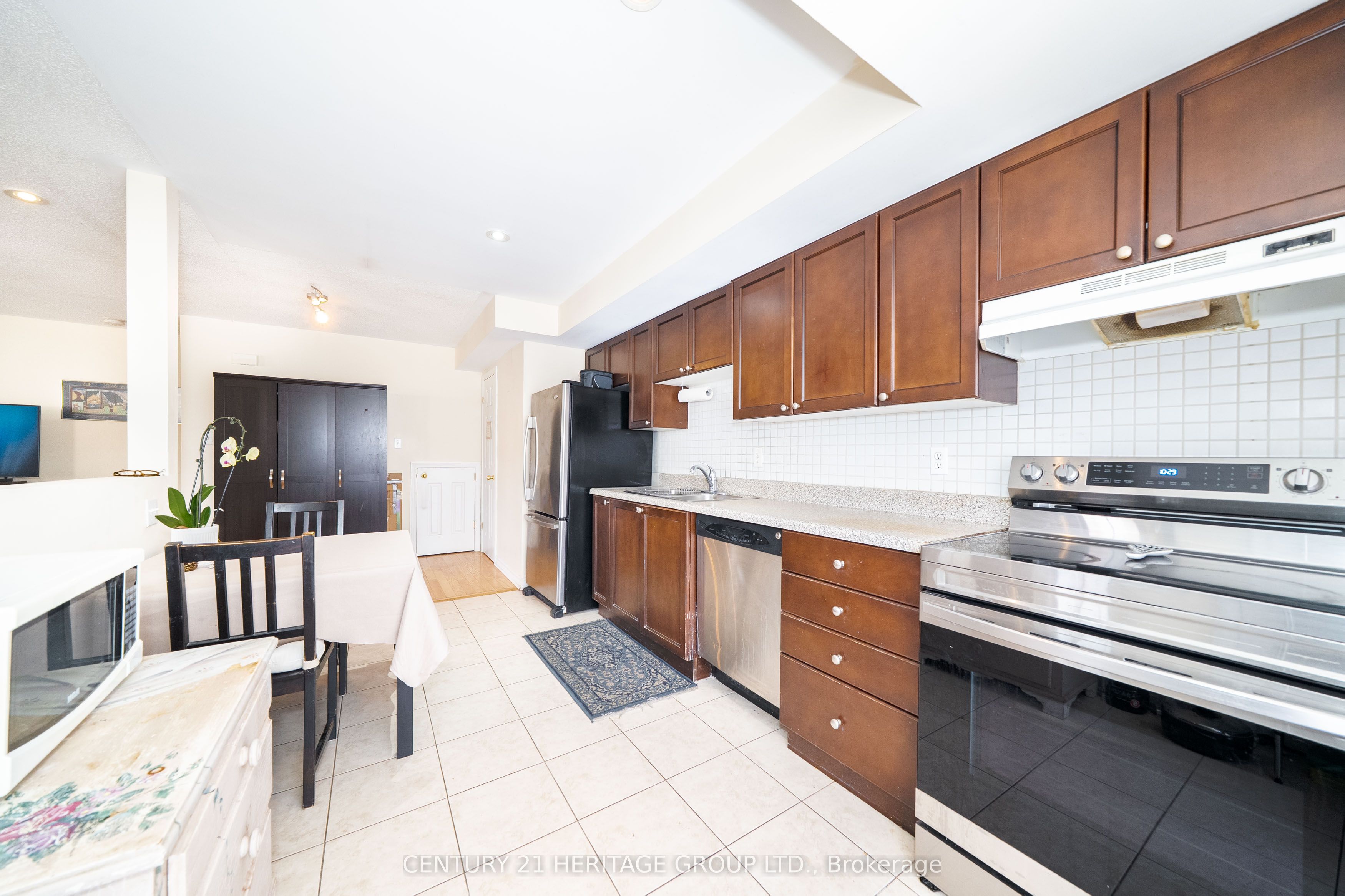 Additional image 4 of 301-64 Sidney Belsey Crescent, Toronto, ON, M6M 5J4