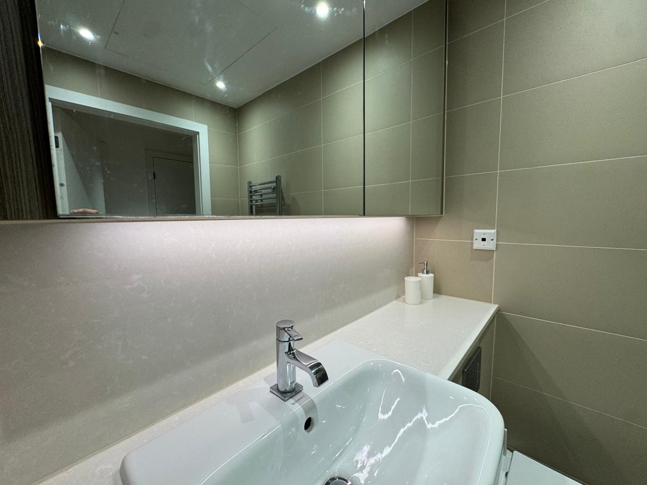 Additional image 10 of 3 Bed Flat, Lombard Wharf, SW11, N1 7GU