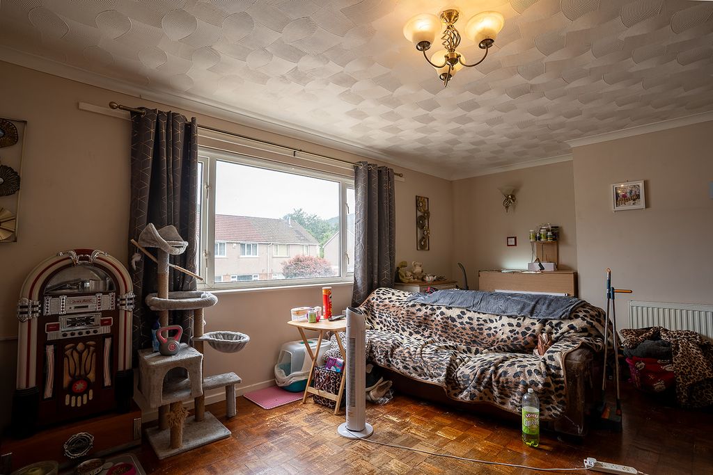 3 bed maisonette for salePorset Drive, Caerphilly CF83 photo 3