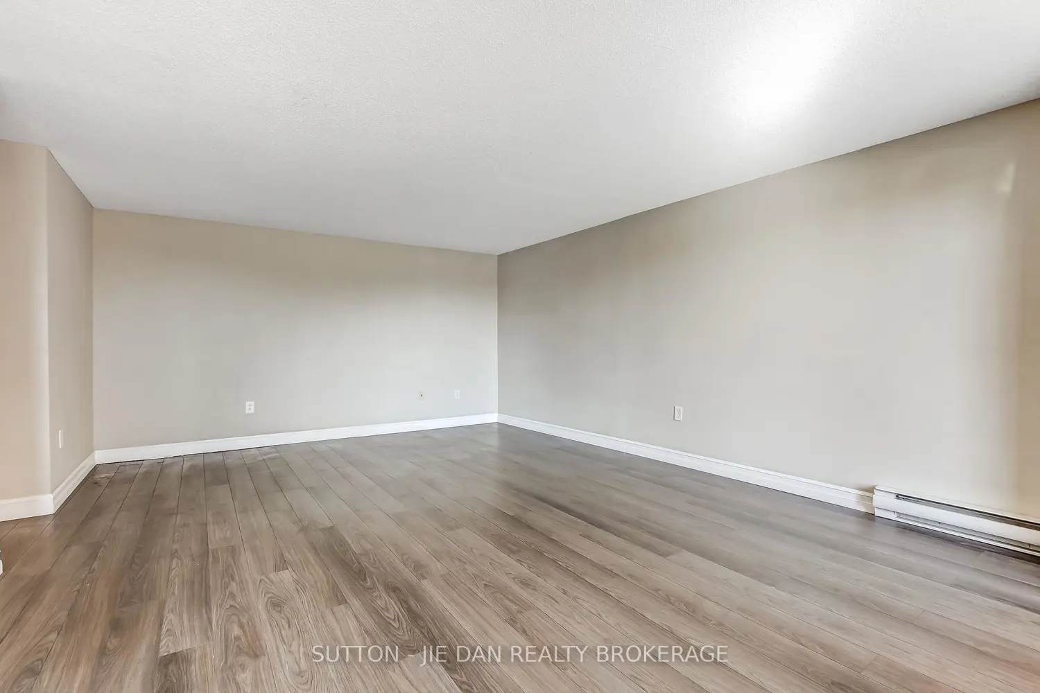 77 Baseline Road 203 photo 5