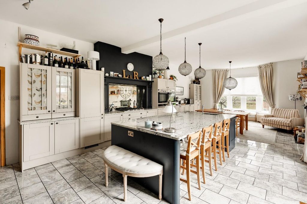 Additional image 9 of 4 bed maisonette for saleOvernhill Road, Downend BS16