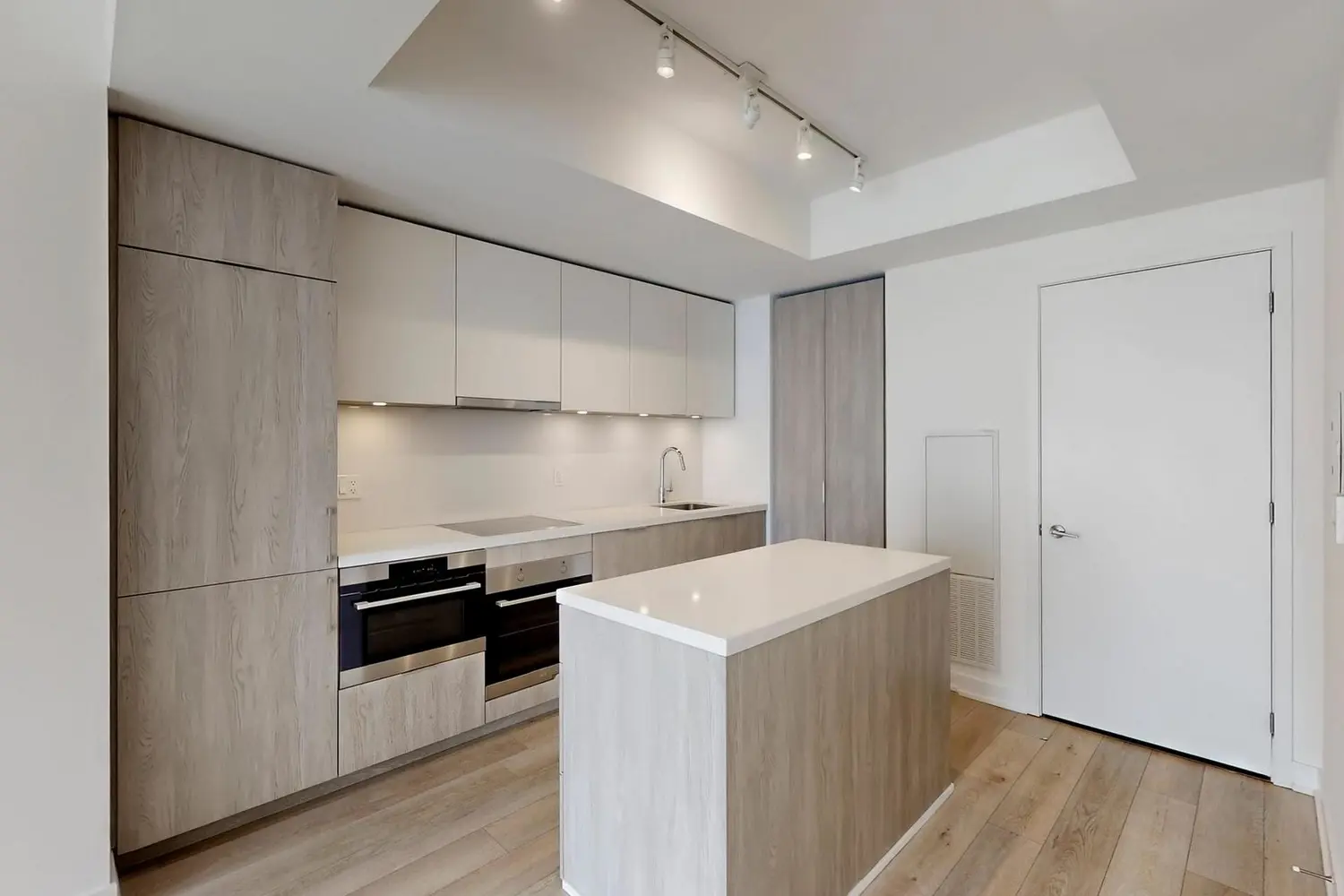 Additional image 8 of 15 Queens Quay 1002