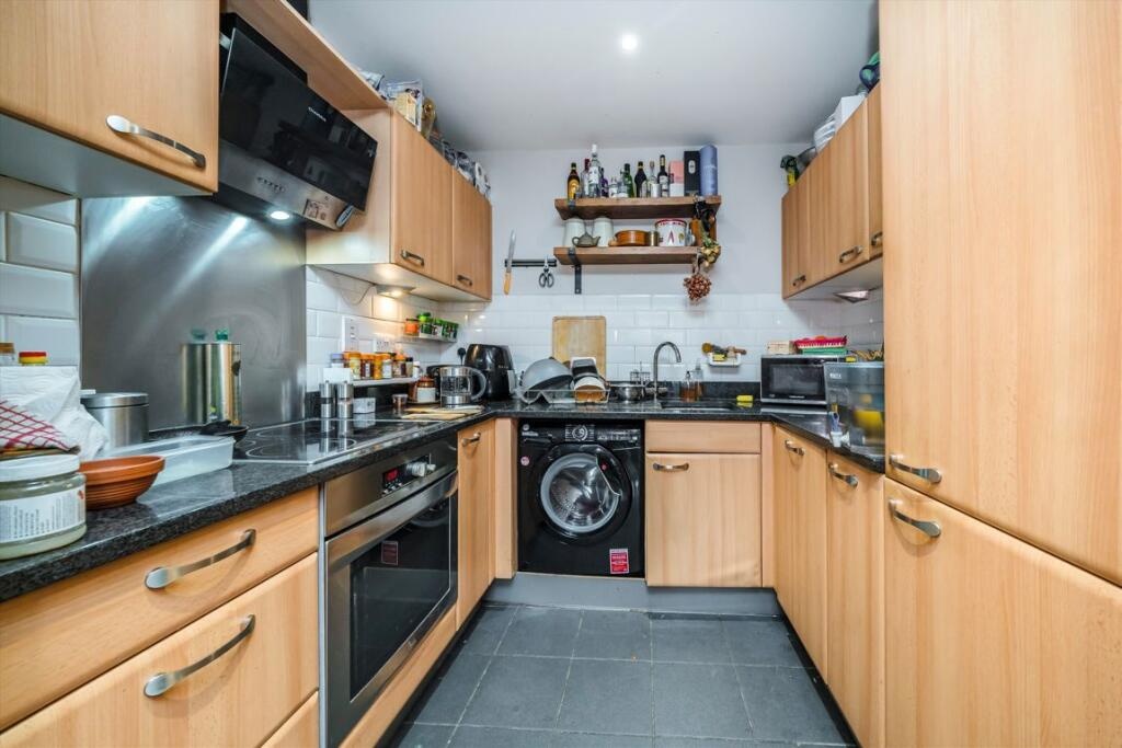 Additional image 7 of 2 Bed Flat, London, E1, N1 7GU