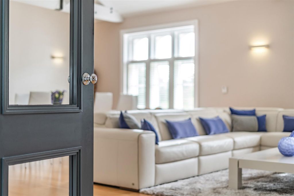 Additional image 17 of 3 bed flat for saleWoodland Way, Kingswood KT20