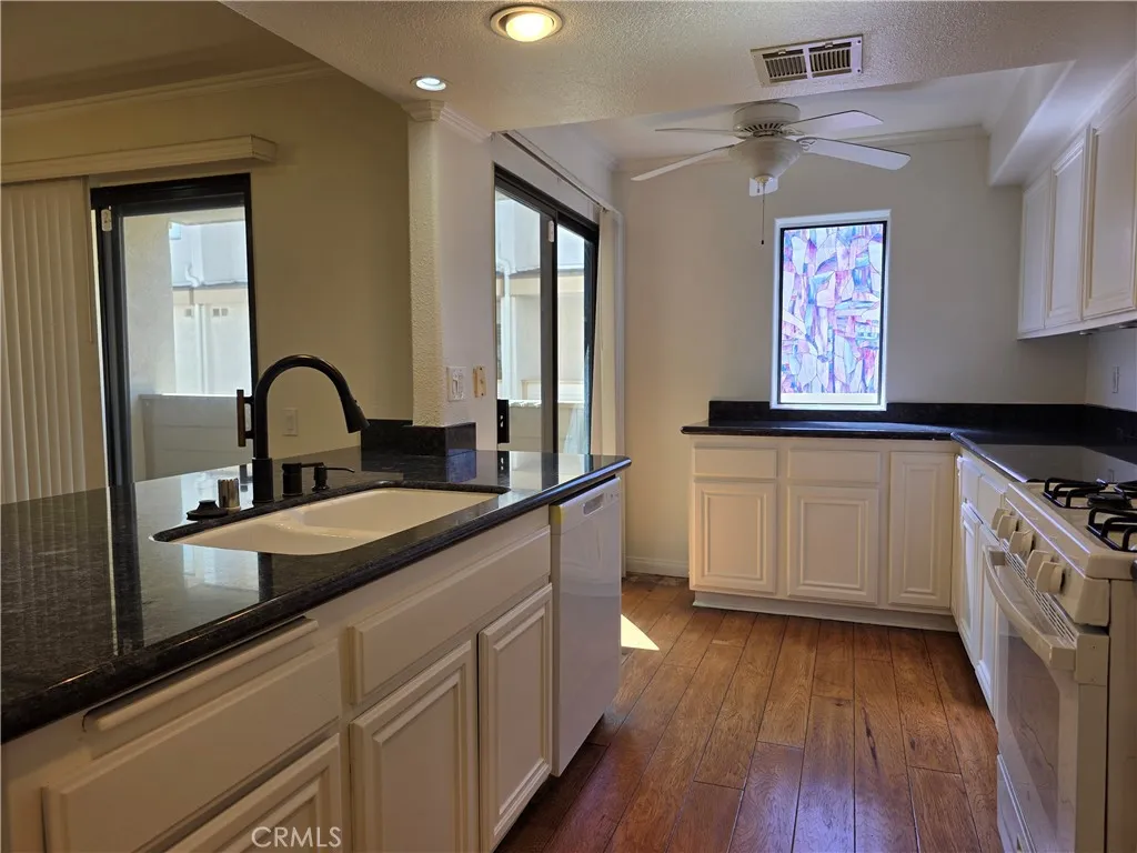 Additional image 39 of 10231 Independence Avenue Unit C12, Chatsworth, CA 91311