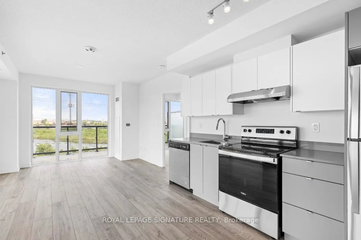 Additional image 10 of 3200 Dakota Common B404