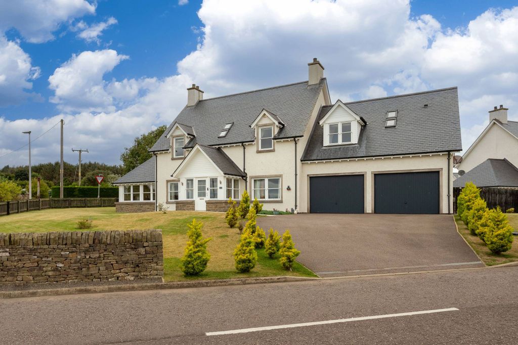 5 bed villa for saleEcclesgreig Gardens, St. Cyrus, Montrose, Angus DD10