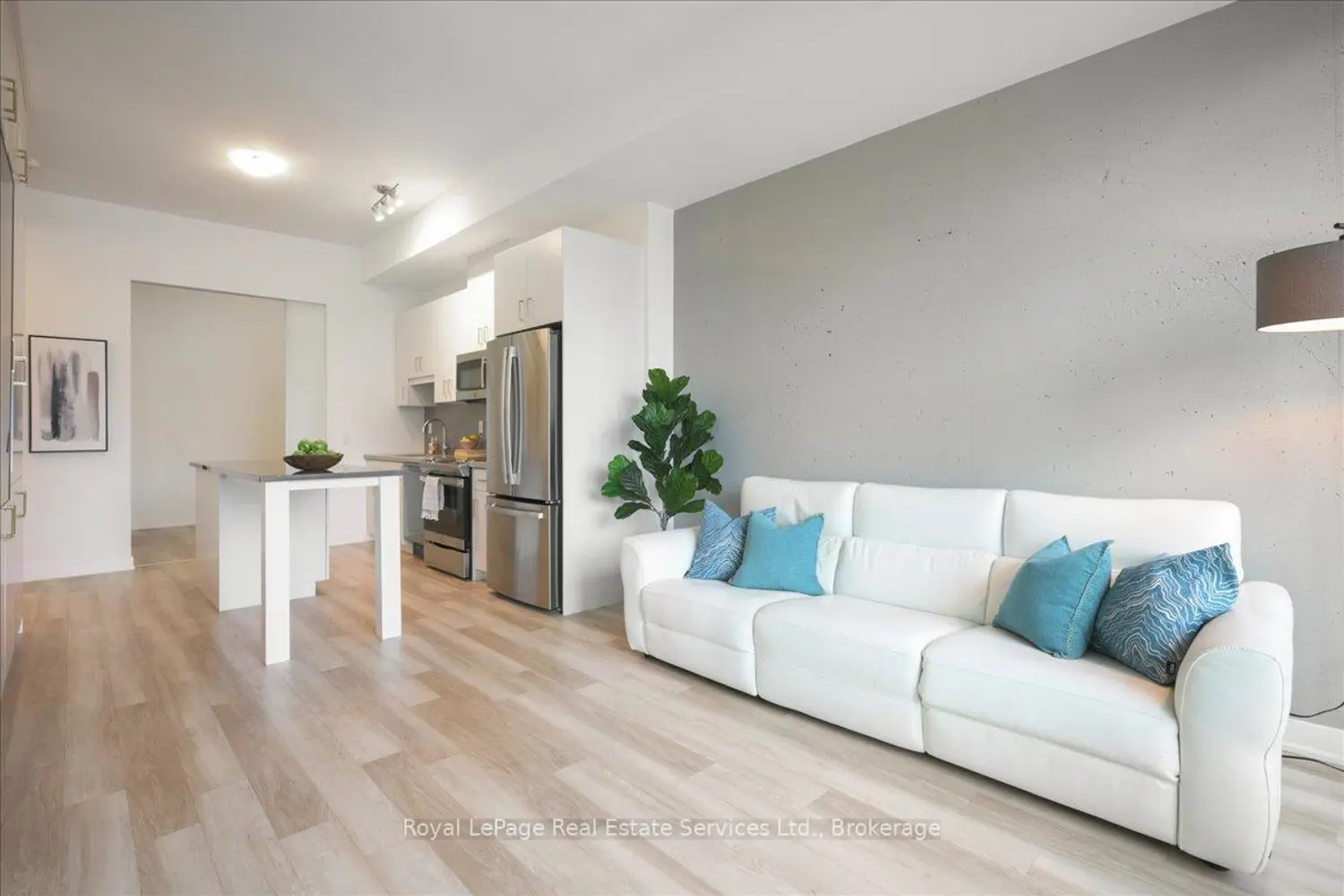 Additional image 7 of 2007 James Street 308