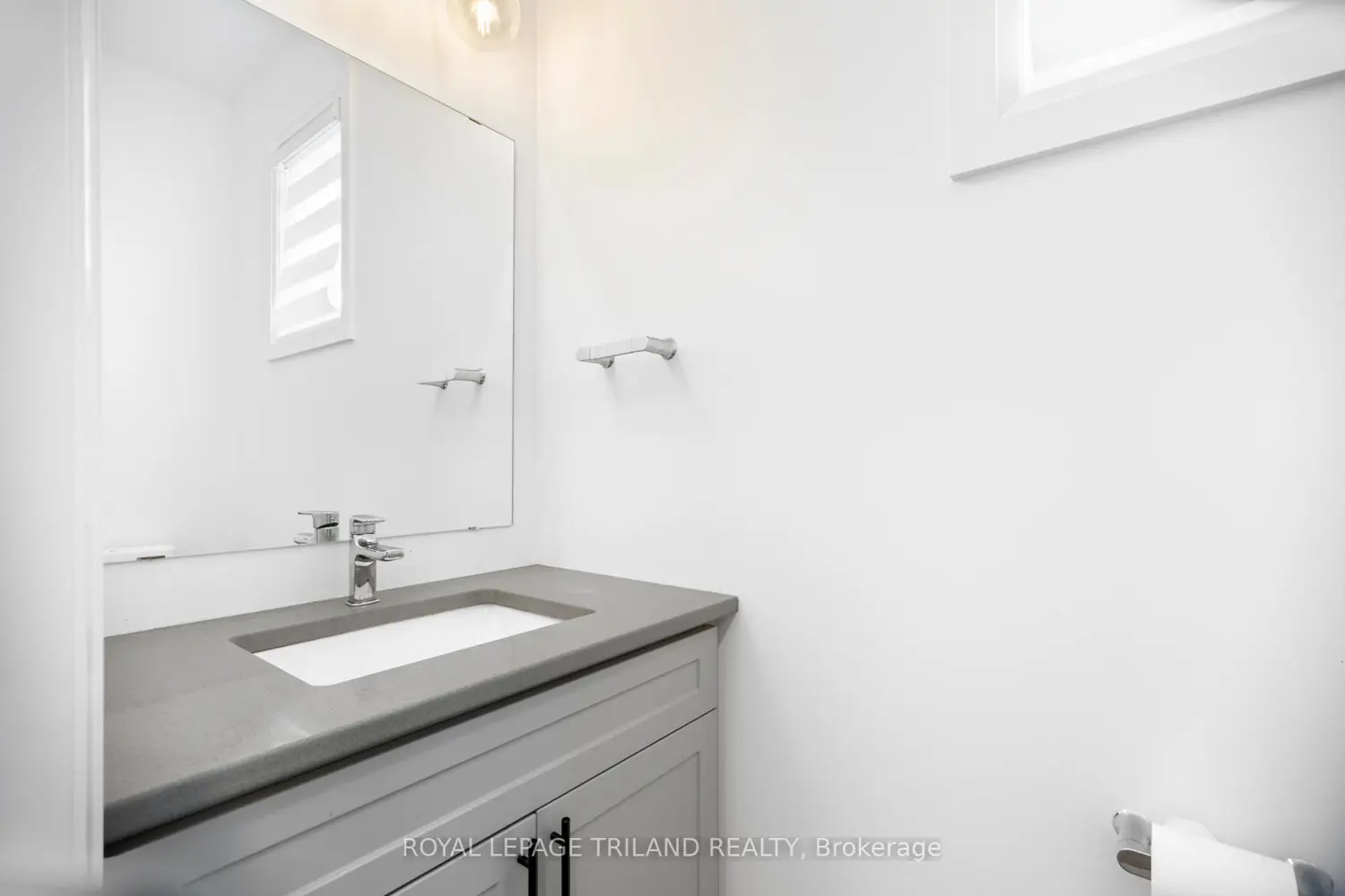 1566 Wright Crescent photo 5