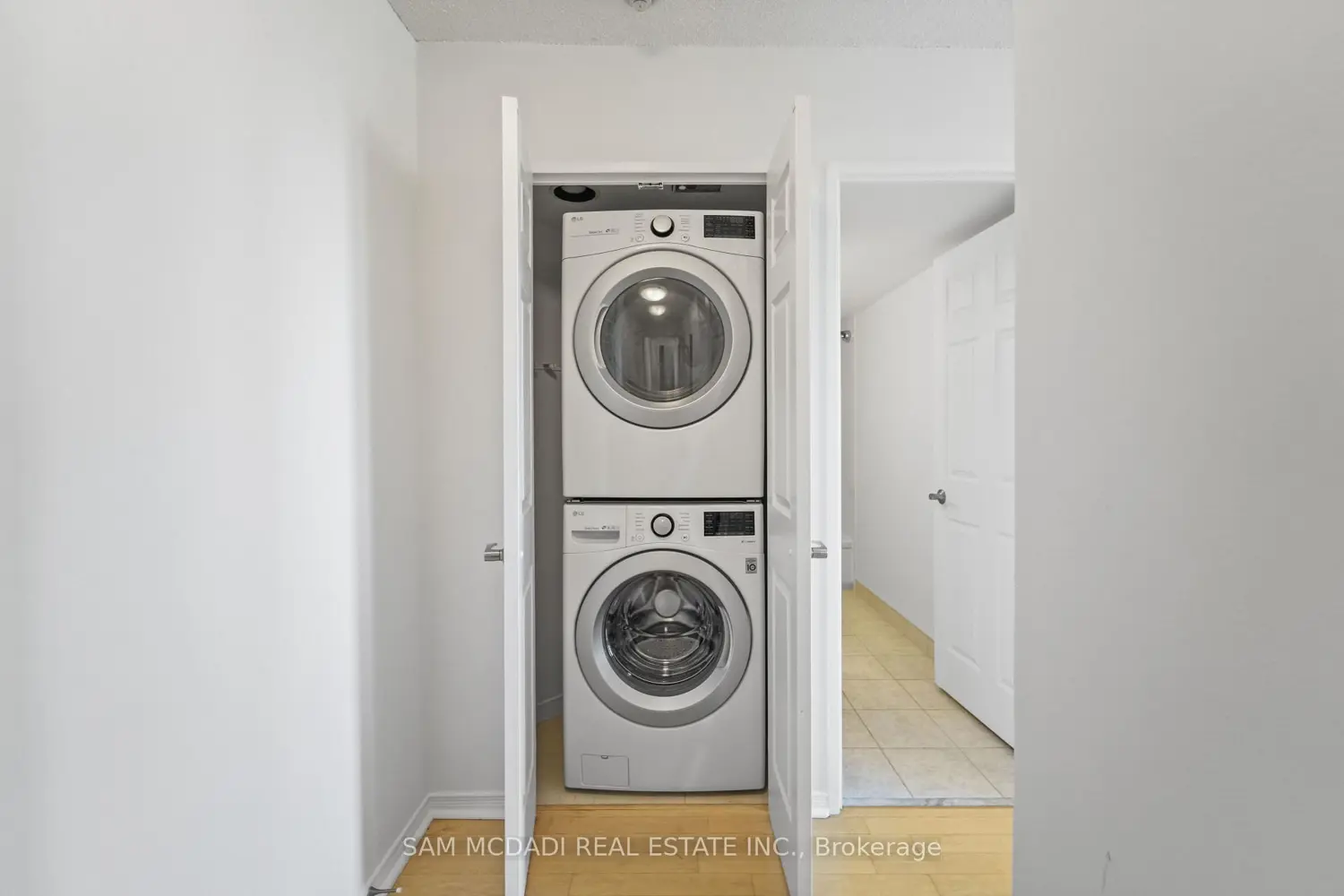 Additional image 15 of 2177 Burnhamthorpe Road 1807