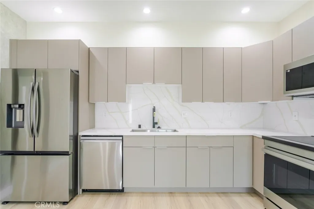 Additional image 28 of 11120 Emelita Street, North Hollywood, CA 91601