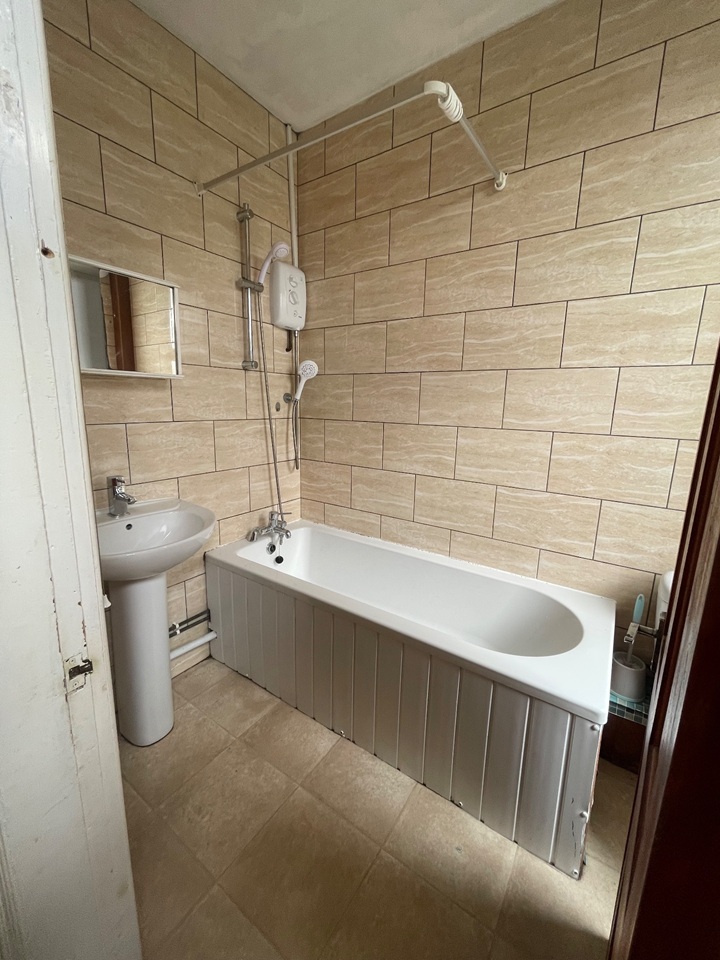 Additional image 4 of Room in a Shared House, Haddon Road, LS4, LS4 2JE