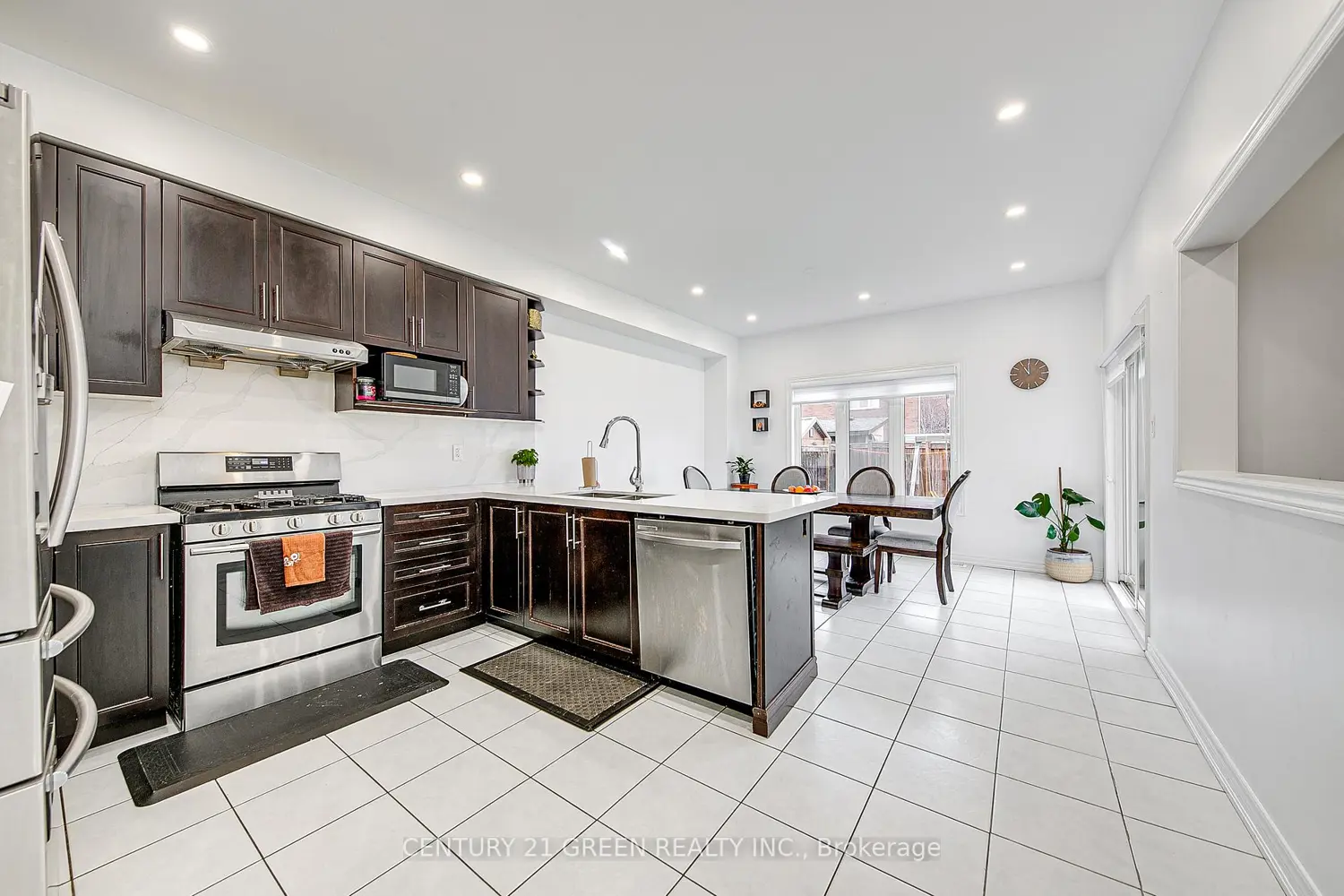 185 Shephard Avenue photo 4
