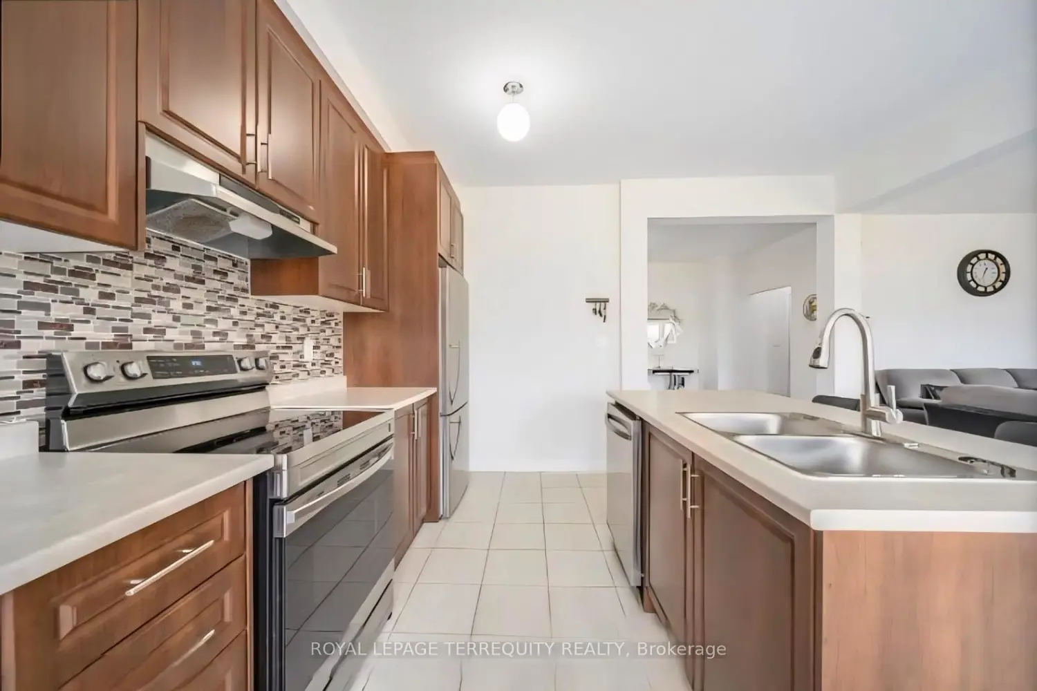 Additional image 8 of 44 Cottonwood Crescent