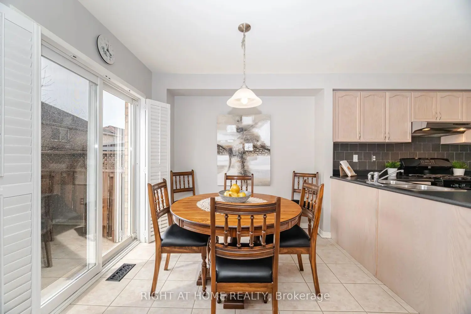 Additional image 9 of 910 Oaktree Crescent