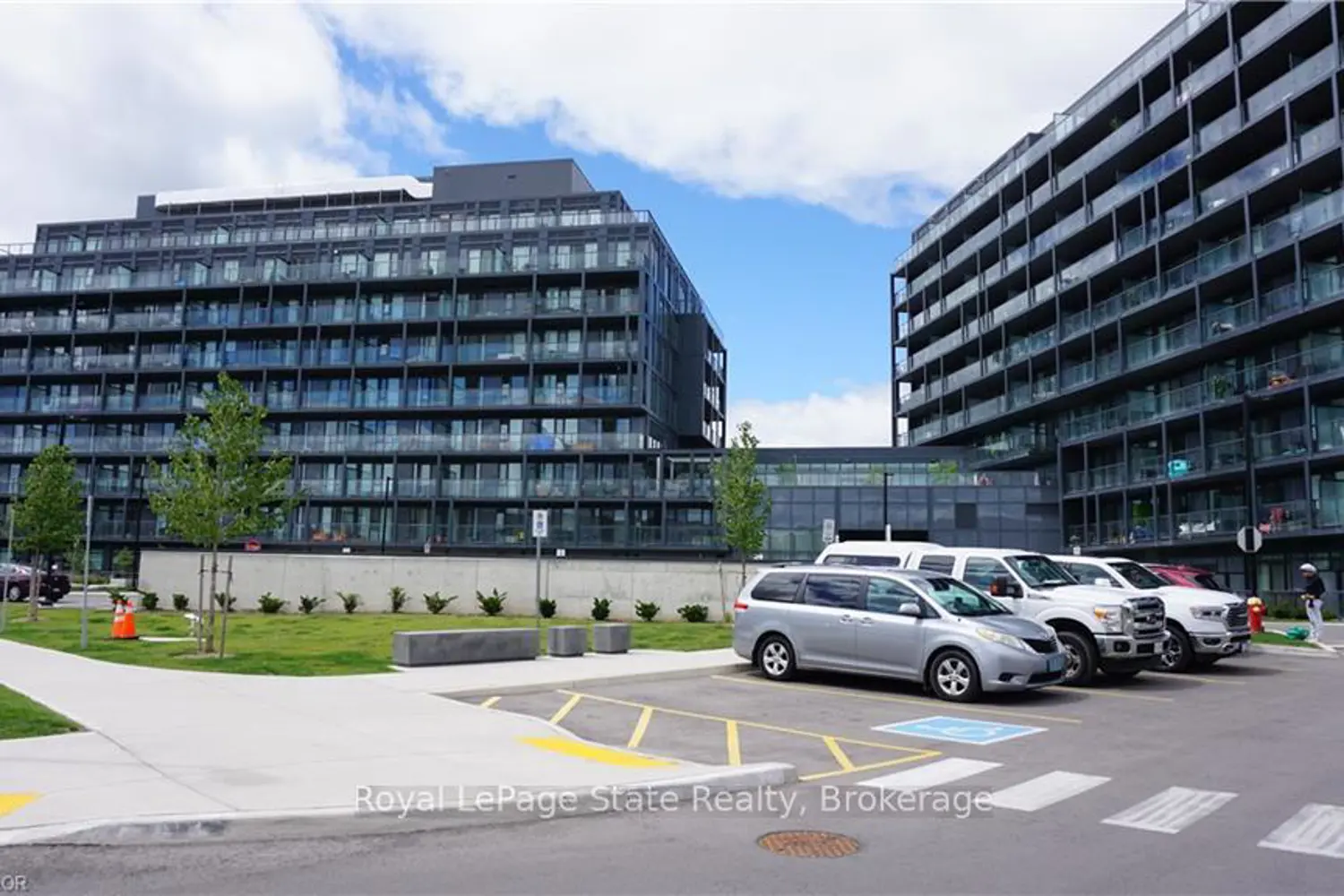 Additional image 2 of 3200 Dakota Common B705