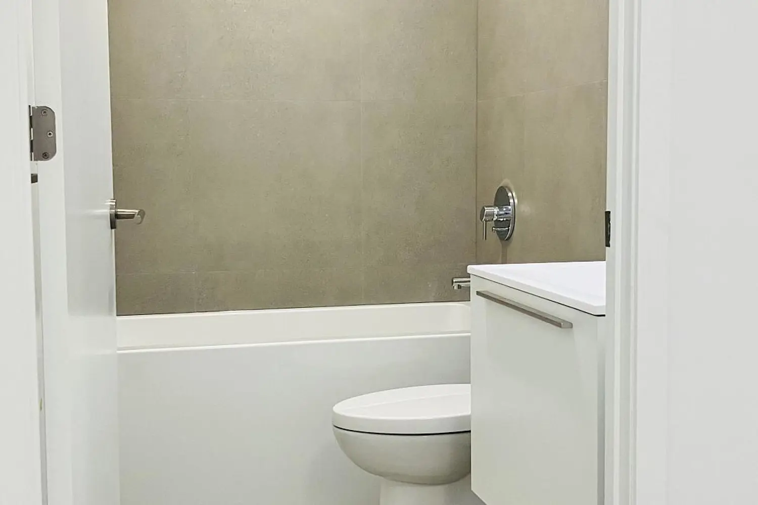 Additional image 8 of 2720 Dundas Street 705