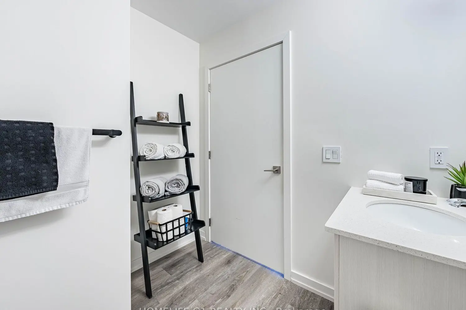 Additional image 13 of 430 Essa Road 217