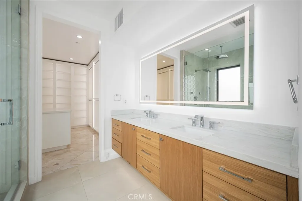 Additional image 39 of 1724 Bluff Pl, Long Beach, CA 90802